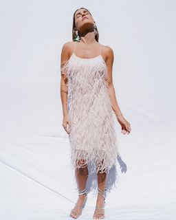 Deborah Secco feet photo thumbnail