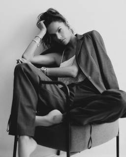 Alessandra Ambrosio feet photo thumbnail