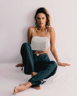 Alessandra Ambrosio feet photo thumbnail