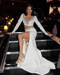Adriana Lima feet photo thumbnail