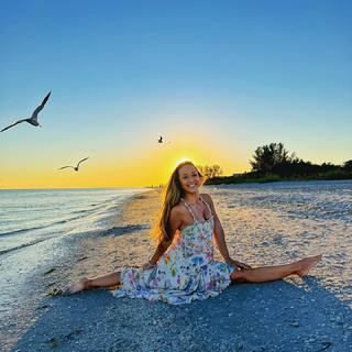 Kino MacGregor feet photo thumbnail