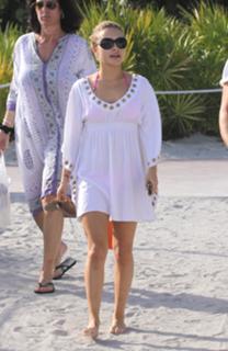 Hayden Panettiere feet photo thumbnail