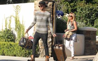 Ashley Tisdale feet photo thumbnail