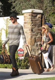 Ashley Tisdale feet photo thumbnail