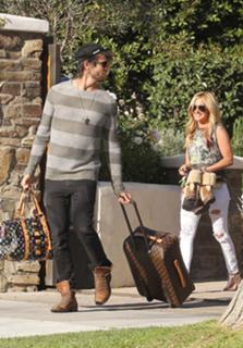Ashley Tisdale feet photo thumbnail