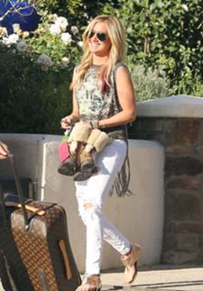 Ashley Tisdale feet photo thumbnail