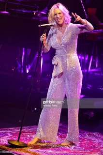 Joss Stone feet photo thumbnail