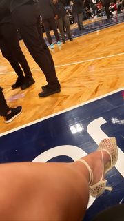 Chrissy Teigen feet photo thumbnail