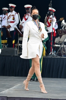 Rihanna feet photo thumbnail