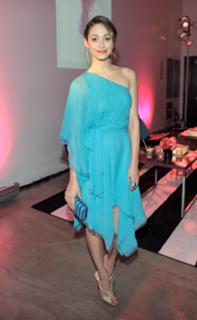 Emmy Rossum feet photo thumbnail