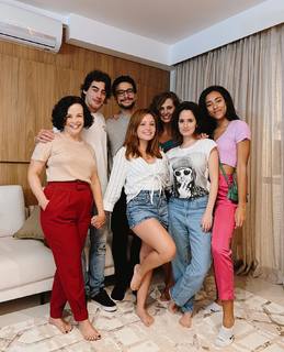 Larissa Manoela feet photo thumbnail