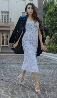 Karisma Kapoor feet photo thumbnail