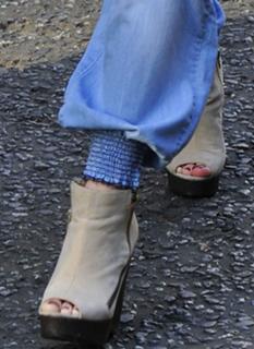 Cher Lloyd feet photo 4