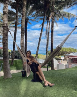 Xenia Tchoumitcheva feet photo thumbnail