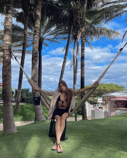 Xenia Tchoumitcheva feet photo thumbnail