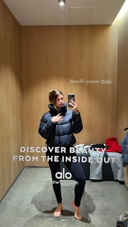 Sofia Richie feet photo thumbnail
