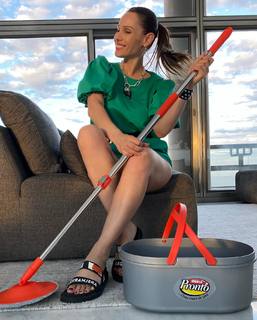Carolina Ardohain feet photo thumbnail