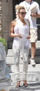 Pamela Anderson feet photo thumbnail