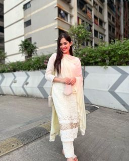 Jannat Zubair Rahmani feet photo thumbnail