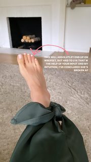 Daniella Monet feet photo thumbnail