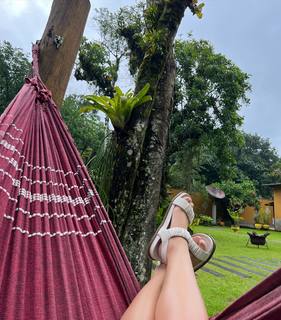 Larissa Manoela feet photo thumbnail