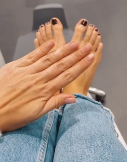 Klaudia Halejcio feet photo thumbnail