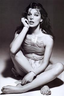 Milla Jovovich feet photo thumbnail