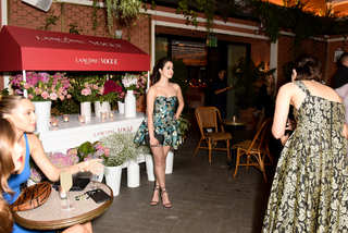 Laura Marano feet photo thumbnail