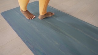 Kino MacGregor feet photo thumbnail