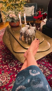 Sonam Kapoor feet photo thumbnail