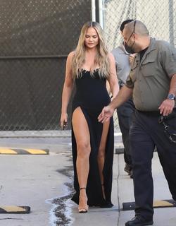 Chrissy Teigen feet photo thumbnail