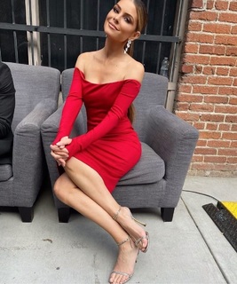 Maria Menounos feet photo thumbnail