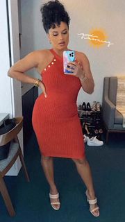 Joy Taylor feet photo thumbnail