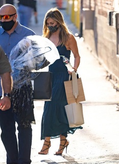 Jennifer Aniston feet photo thumbnail