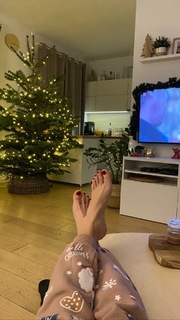 Karolina Kowalkiewicz feet photo thumbnail
