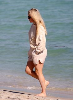 Ellie Goulding feet photo thumbnail