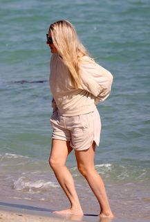 Ellie Goulding feet photo thumbnail
