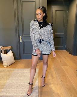 Tia Mowry feet photo thumbnail