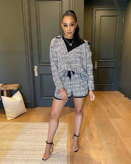 Tia Mowry feet photo thumbnail