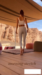 Alessandra Ambrosio feet photo thumbnail