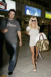 Pamela Anderson feet photo thumbnail