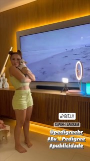 Larissa Manoela feet photo thumbnail