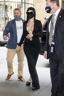 Halsey feet photo thumbnail