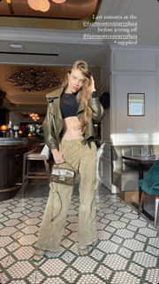Xenia Tchoumitcheva feet photo thumbnail