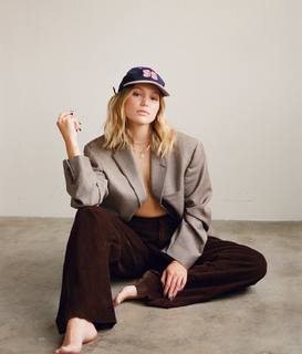 Olivia Holt feet photo thumbnail