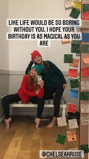 Tara Lipinski feet photo thumbnail