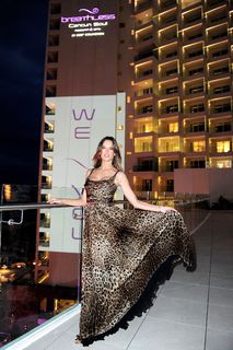 Alessandra Ambrosio feet photo thumbnail