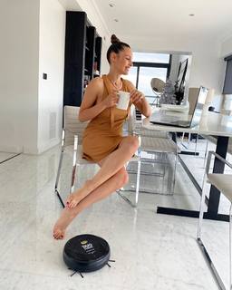 Carolina Ardohain feet photo thumbnail