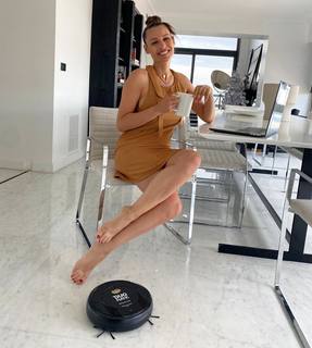 Carolina Ardohain feet photo thumbnail