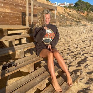 Gabrielle Taylor feet photo thumbnail